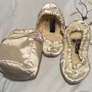 Vintage Nest Ease slippers by Presentables